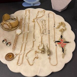 Vtg Jewelry Lot of (11) includes Bracelets Earrings Necklaces And Pendants